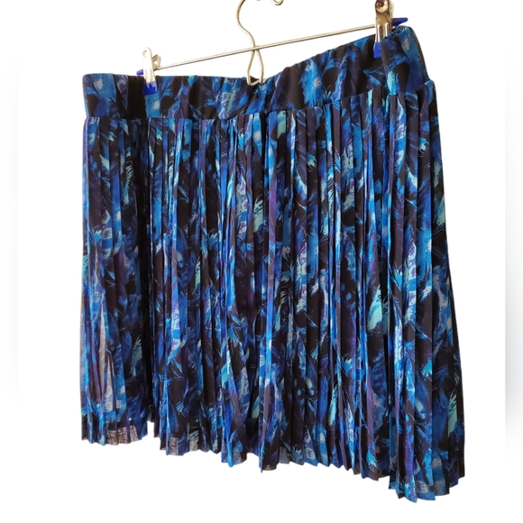 New York & Company Blue & Black Accordian Pleated Short Skirt Size XL Pre-Owned - Picture 7 of 10